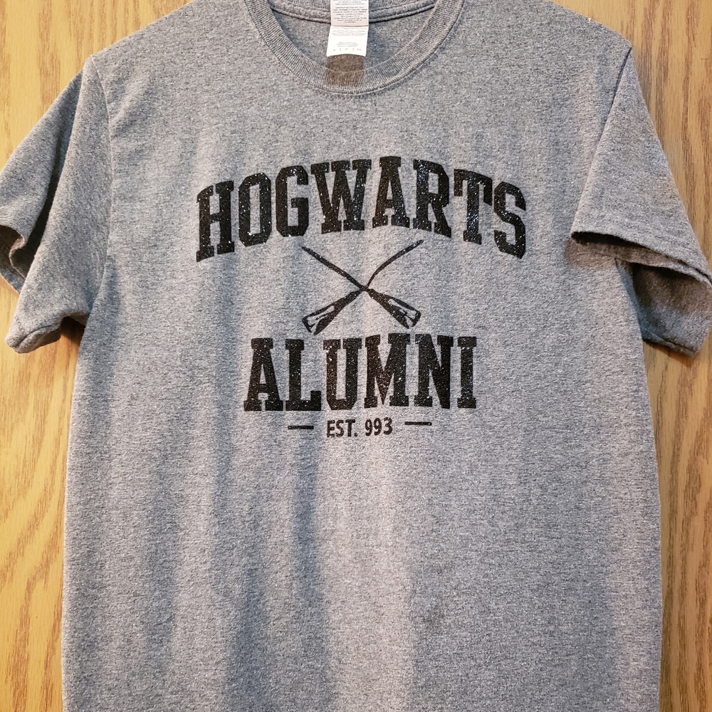 Harry Potter Hogwarts Alumni short sleeve gray t-shirt